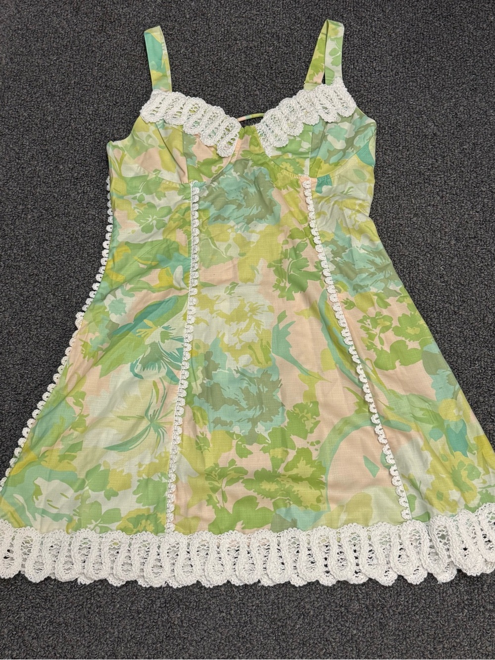 Brand New Green and Cream Floral Lace-Trim Mini Dress - Picture 2 of 8